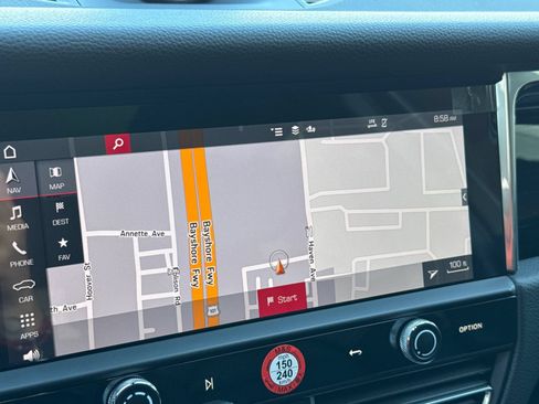 Certified 2026 Porsche Macan AWD/4WD image 23