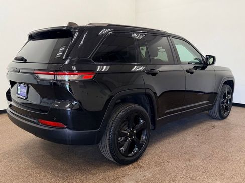 Used 2023 Jeep Grand Cherokee Limited w/ Black Appearance Package AWD/4WD image 7