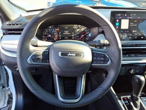 Used 2023 Jeep Compass Limited image 18
