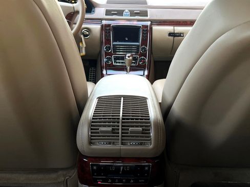 Used 2004 Maybach 57 image 19