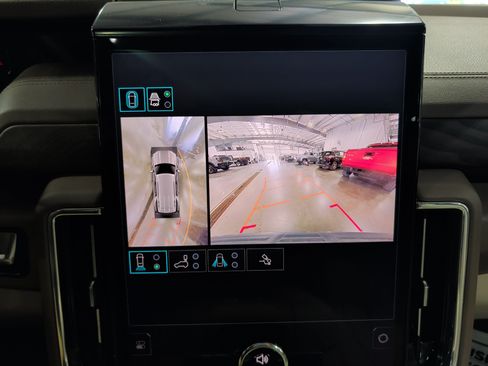 Used 2025 GMC Yukon Denali w/ Sun & Power Step Package AWD/4WD image 14