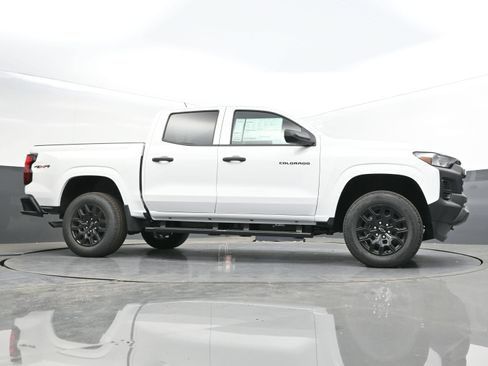 New 2026 Chevrolet Colorado W/T w/ WT Custom Package AWD/4WD image 39