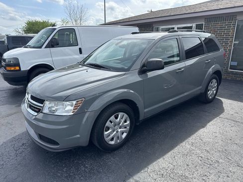 Used 2019 Dodge Journey SE image 2