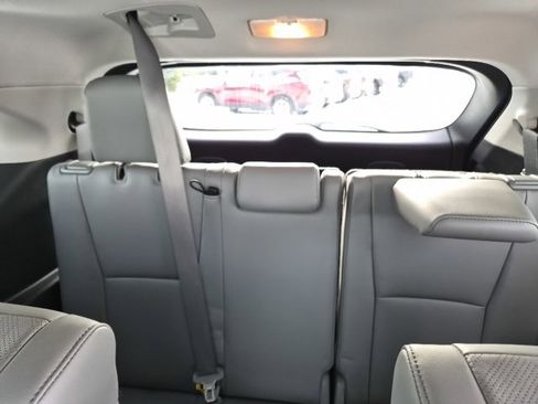 Used 2020 Toyota Highlander Platinum image 35