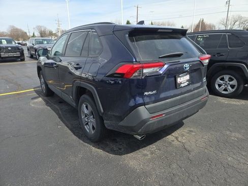 Used 2022 Toyota RAV4 XLE w/ Convenience Package image 4
