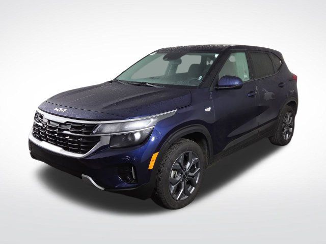Certified 2026 Kia Seltos LX FWD image 2