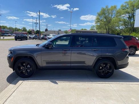 Used 2023 Jeep Grand Cherokee L Laredo AWD/4WD image 10