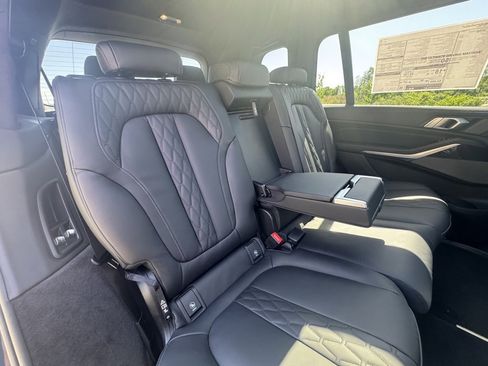 Used 2026 BMW X7 M60i w/ Climate Comfort Package image 27