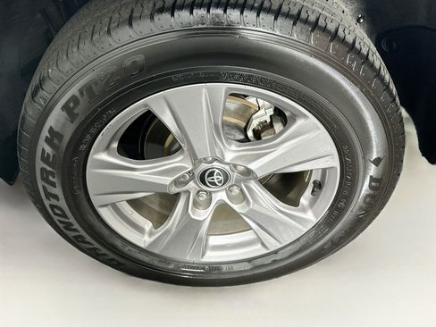 Used 2025 Toyota RAV4 XLE AWD/4WD image 11