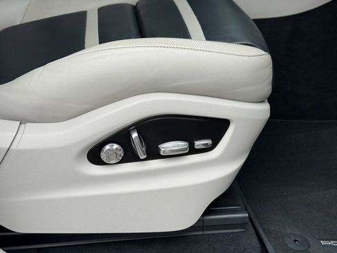 Used 2019 Porsche Cayenne S image 26