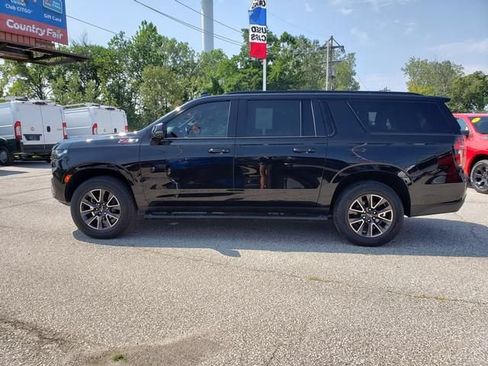 Used 2022 Chevrolet Suburban Z71 w/ Luxury Package AWD/4WD image 7