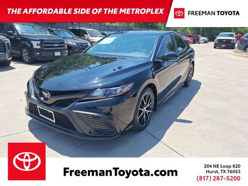 Used 2023 Toyota Camry SE FWD image 1