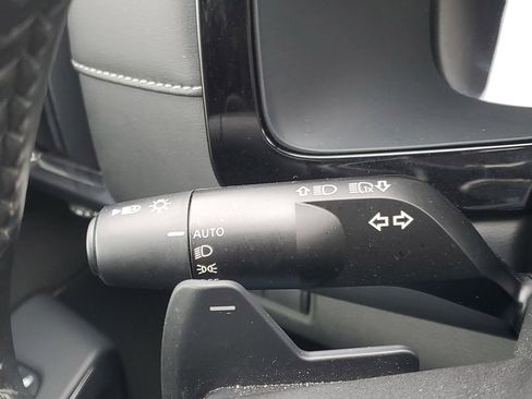 Used 2023 Nissan Pathfinder SV image 16