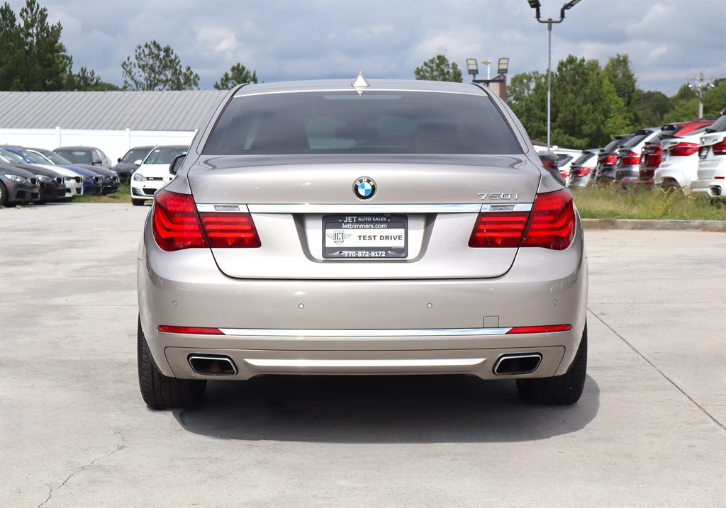 Used 2013 BMW 750i RWD image 6