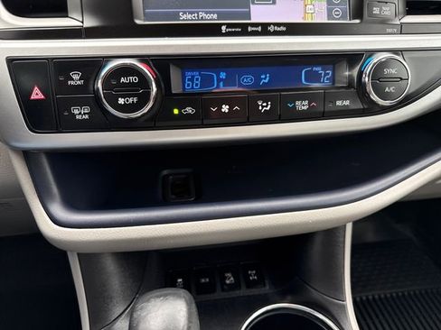 Used 2017 Toyota Highlander XLE AWD/4WD image 33