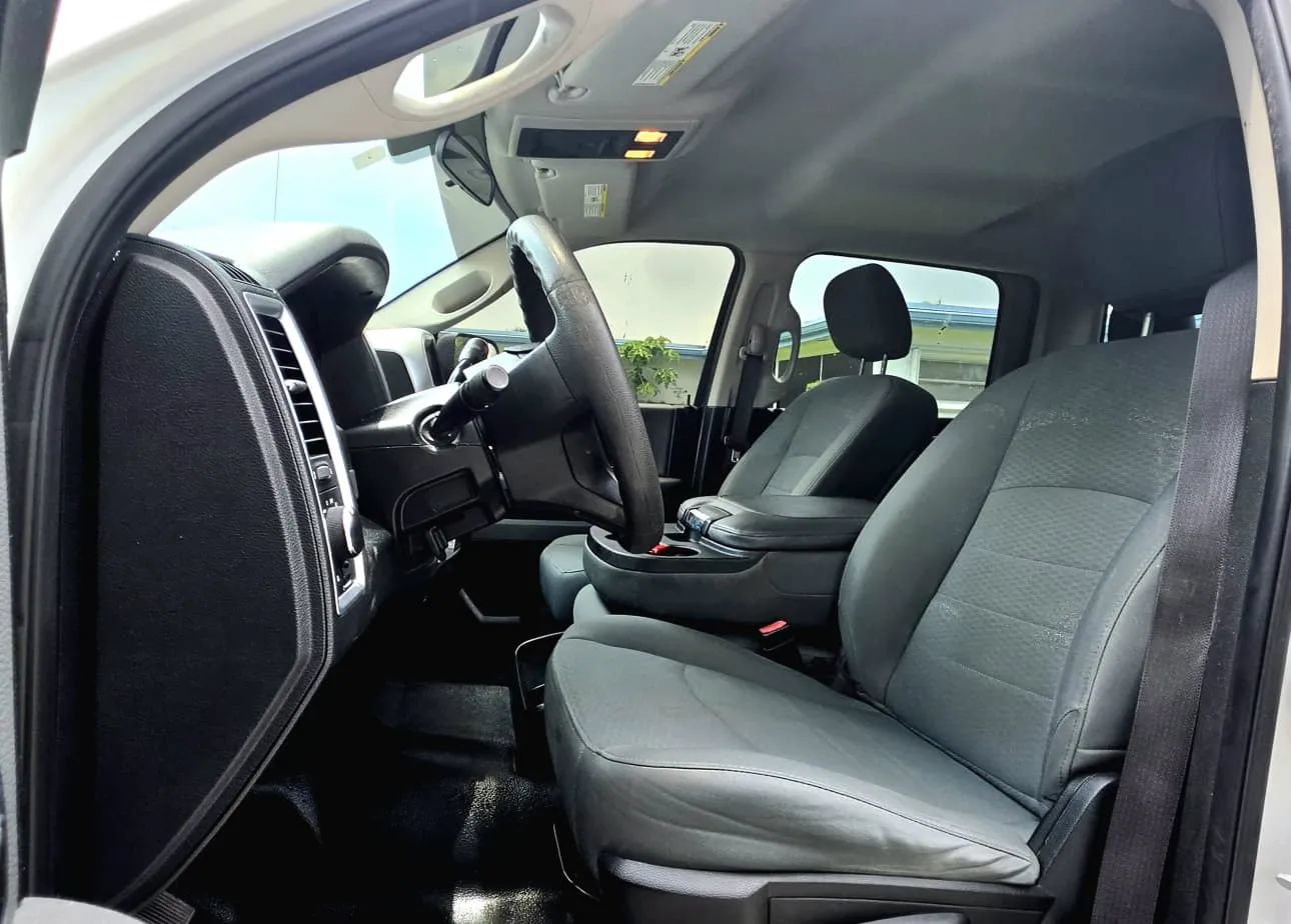 Used 2018 RAM 3500 SLT w/ Protection Group AWD/4WD image 5