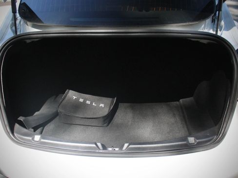 Used 2020 Tesla Model 3 Standard Range RWD image 22