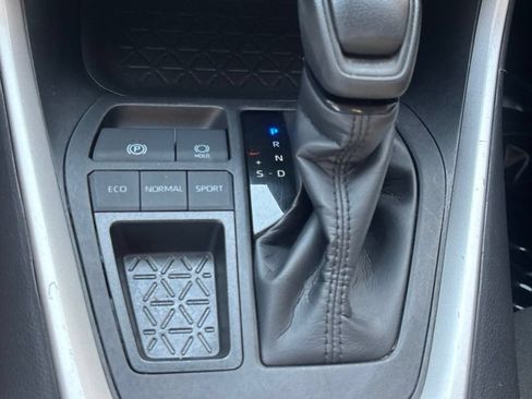 Used 2024 Toyota RAV4 LE FWD image 15