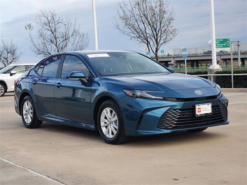 Used 2026 Toyota Camry LE image 2