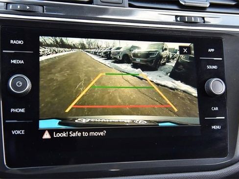 Certified 2023 Volkswagen Tiguan SE w/ Panoramic Sunroof Package image 12