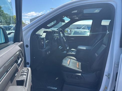 Used 2023 GMC Sierra 1500 AT4 w/ AT4 Preferred Package AWD/4WD image 9
