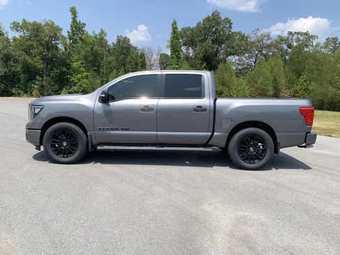 Used 2019 Nissan Titan SV w/ SV Convenience Package RWD image 4