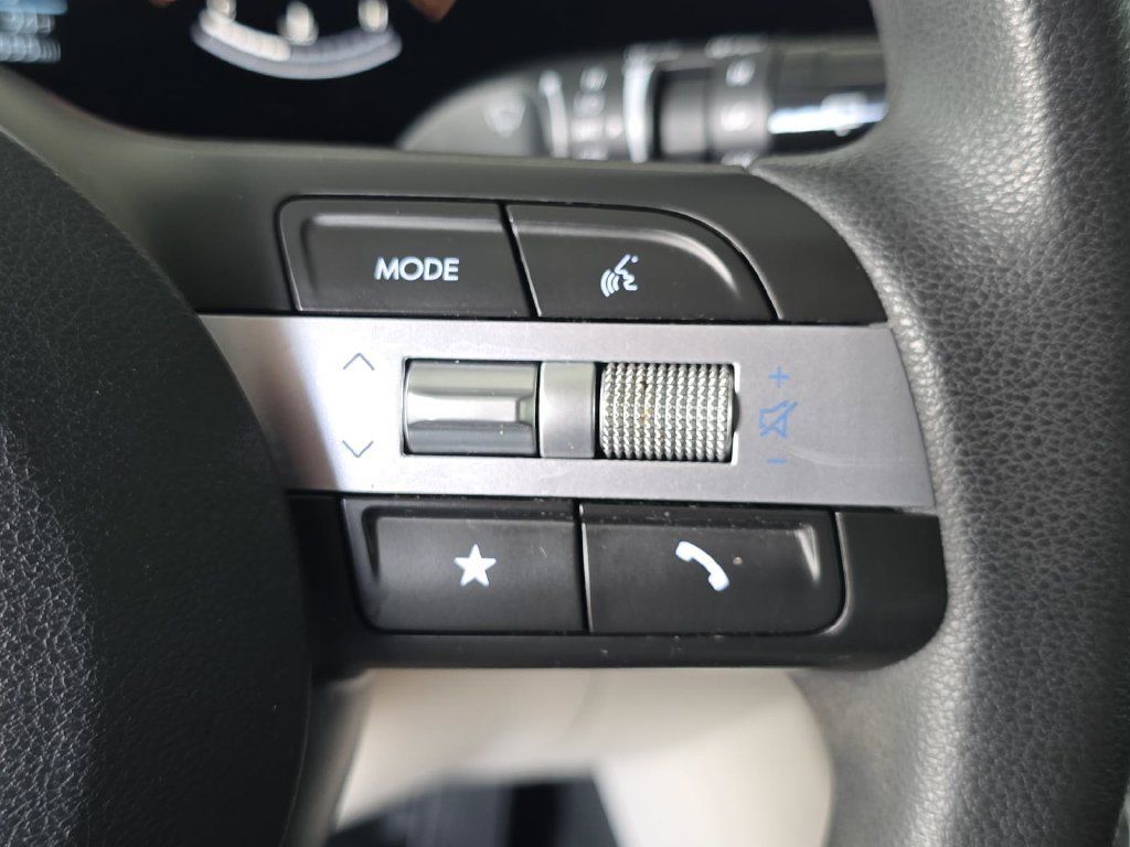 Used 2025 Hyundai Tucson SEL FWD image 23