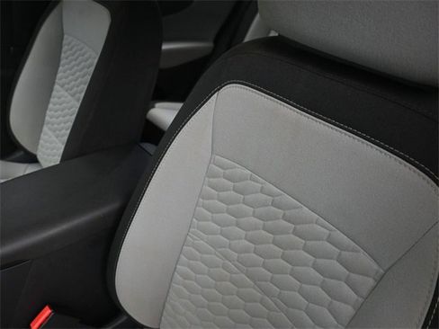 Used 2020 Chevrolet Equinox LS image 17