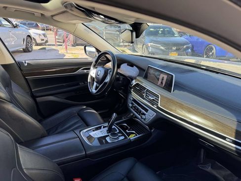 Used 2022 BMW 740i xDrive AWD/4WD image 13