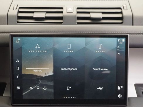 Used 2025 Land Rover Defender 110 S image 24