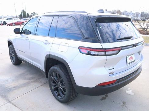 New 2025 Jeep Grand Cherokee Limited image 25