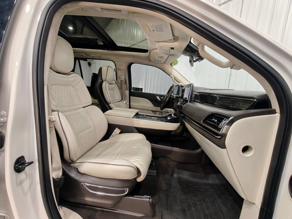 Used 2019 Lincoln Navigator Black Label w/ Cargo Package AWD/4WD image 35