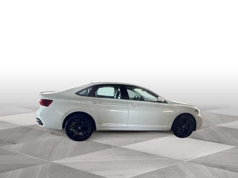Used 2024 Volkswagen Jetta SE w/ Panoramic Sunroof Package FWD image 9