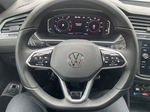 Certified 2023 Volkswagen Tiguan SEL R-Line image 15