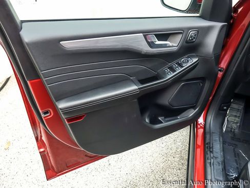 Used 2024 Ford Escape Platinum w/ Premium Technology Package image 21