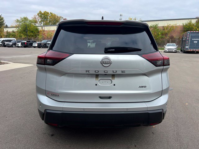 Used 2024 Nissan Rogue S AWD/4WD image 6