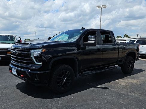 Used 2026 Chevrolet Silverado 2500 LT w/ Trail Boss Package AWD/4WD image 2