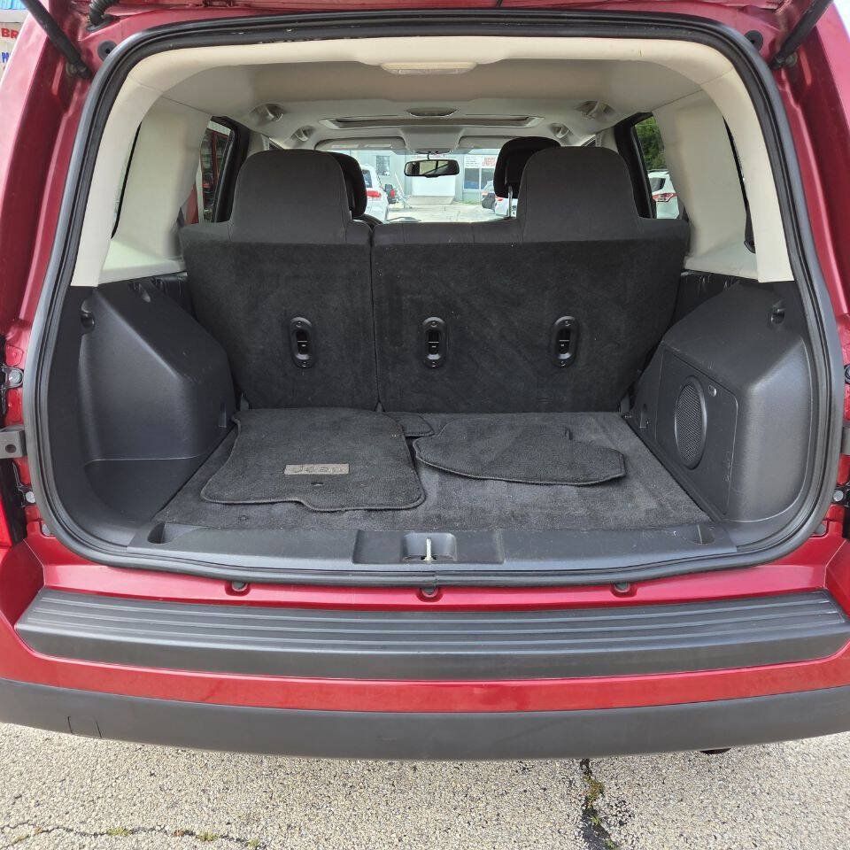Used 2012 Jeep Patriot Latitude w/ Sun/Sound Group FWD image 13