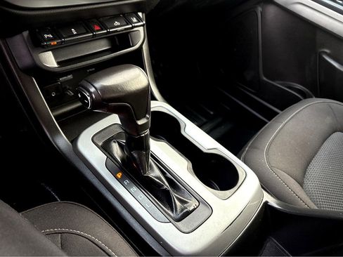 Used 2021 Chevrolet Colorado LT w/ Fleet Safety Package image 10