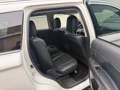 Used 2020 Mitsubishi Outlander SE image 28