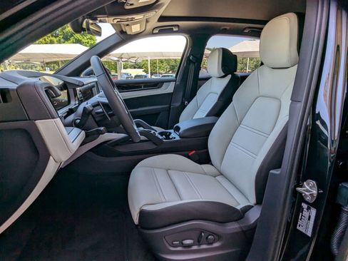 Certified 2025 Porsche Cayenne image 5