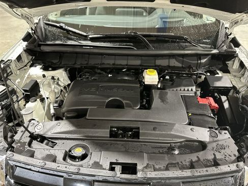 Used 2024 Nissan Pathfinder Platinum image 18