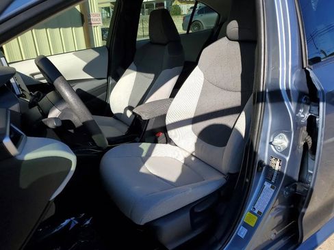 Used 2020 Toyota Corolla LE image 3