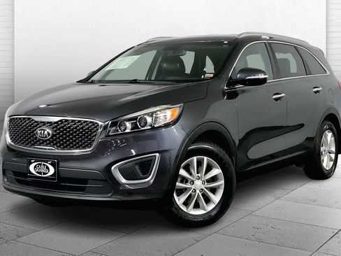 Used 2018 Kia Sorento LX image 12