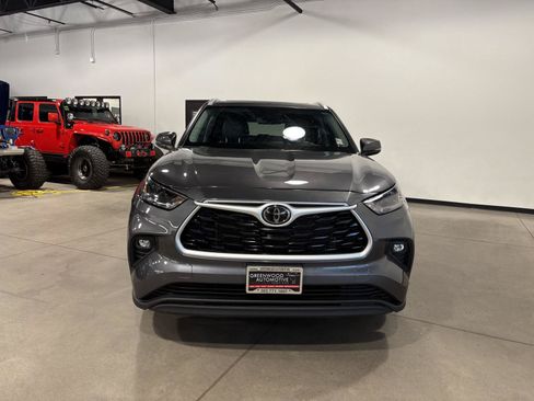 Used 2024 Toyota Highlander XLE AWD/4WD image 8