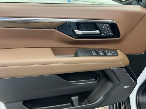 New 2026 Chevrolet Suburban High Country image 22