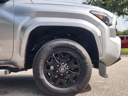 Used 2025 Toyota Tacoma SR5 AWD/4WD image 8