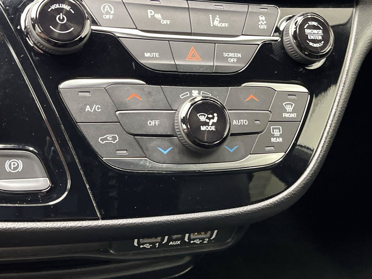 Used 2025 Chrysler Pacifica Select FWD image 21