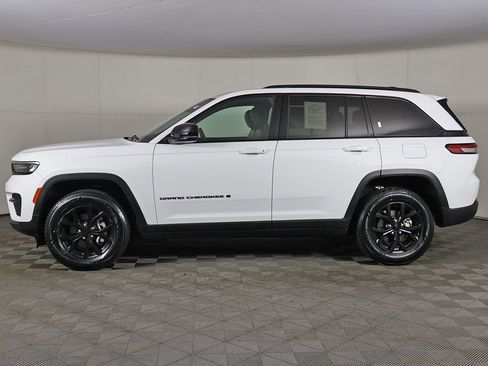 Used 2024 Jeep Grand Cherokee Altitude image 15