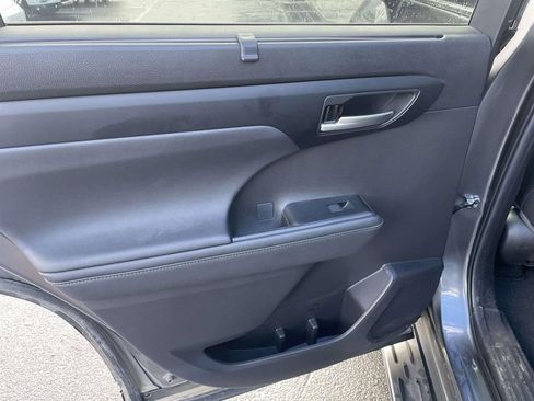 Used 2023 Toyota Highlander XLE image 22